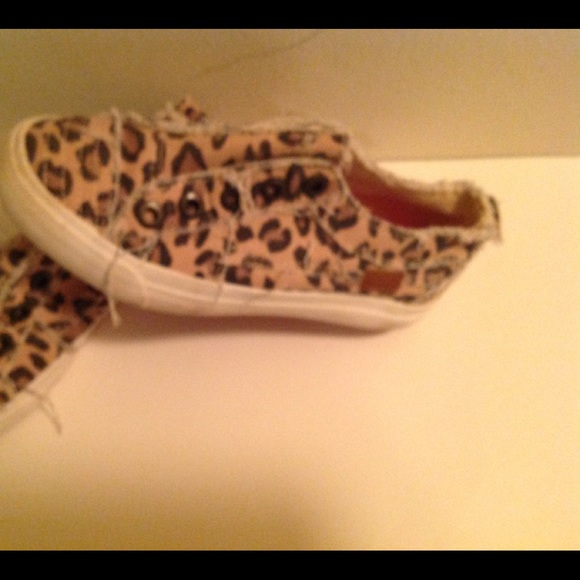 sneakers animal print like new Size 1 - Picture 2 of 4